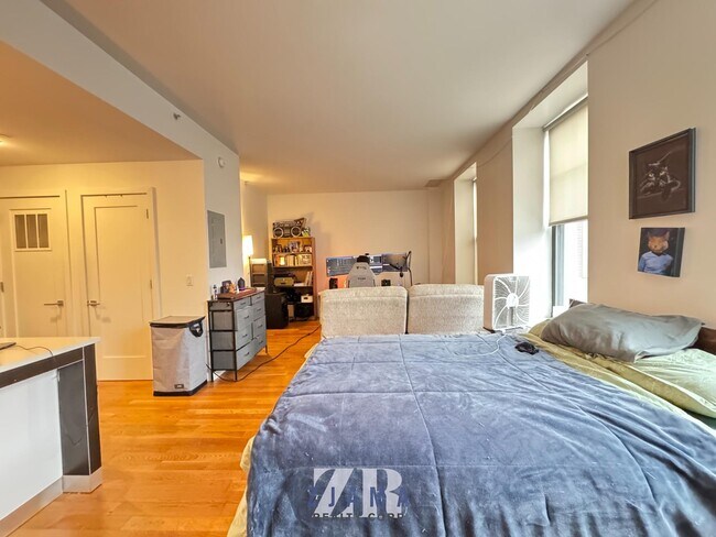 Building Photo - 123 Parkside Ave Unit 2P Rental