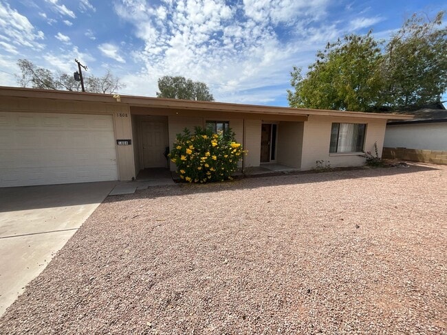 Building Photo - 4 bedroom 2 bath North tempe area close to south Scottsdale