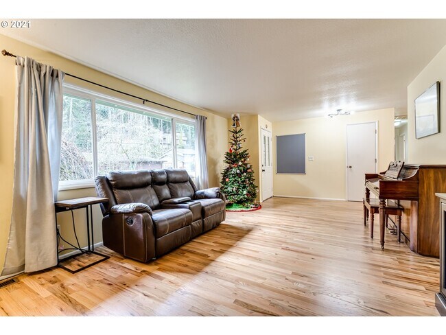 Photo - 825 E 43rd Ave