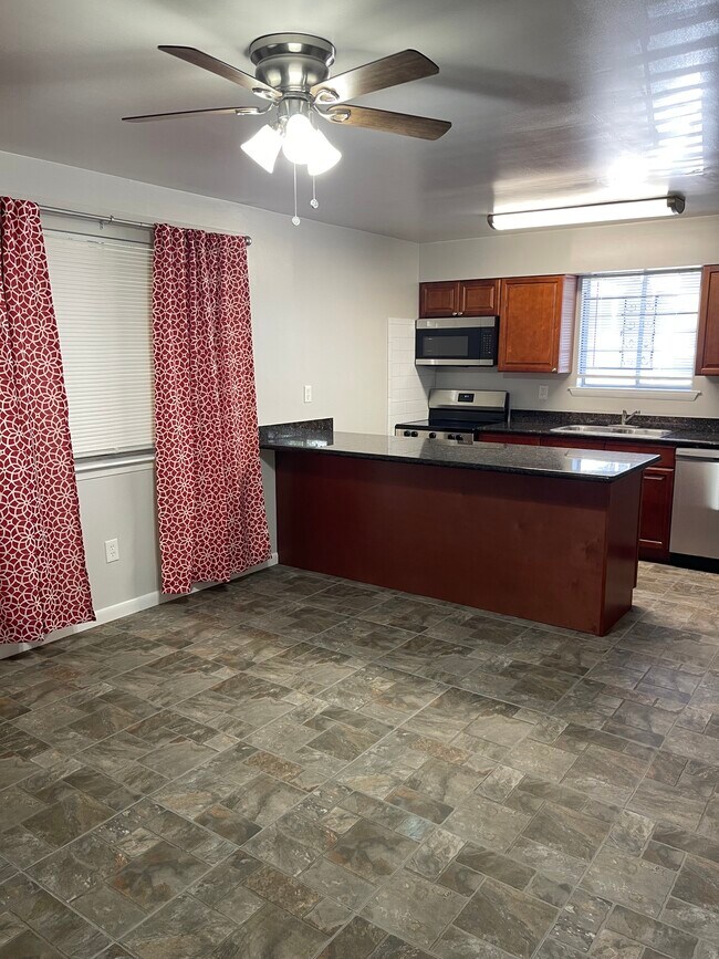 Building Photo - 2525 Annunciation St Unit Apt. 3