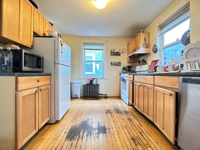 Building Photo - 26 Wadsworth St Rental