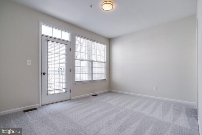 Photo - 2664 Manhattan Pl