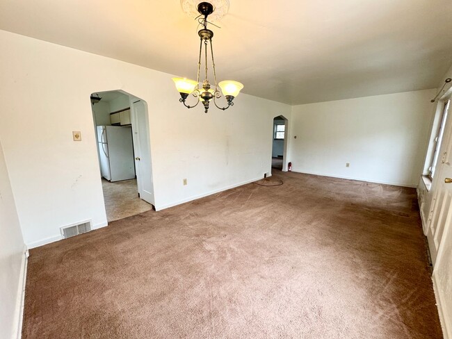 Photo - Beautiful Three Bedroom with Basement and Garage