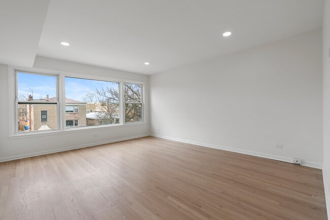 Photo - 5439 N Artesian Ave Unit 1