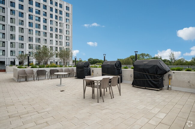 BBQ Area - West Square Cityview