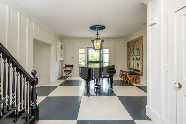 Photo - 520 First Neck Lane