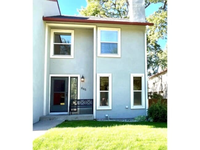 Building Photo - Fantastic centrally located and updated to... Rental