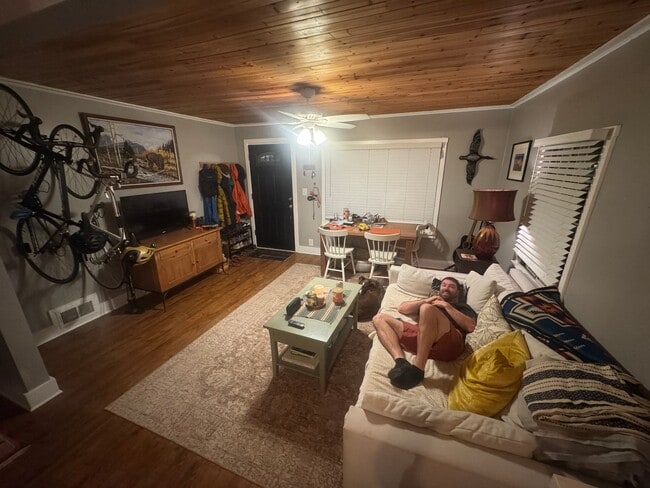 Photo - 1644 Oak St