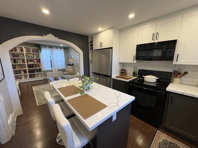 Photo - Inviting 3 Bedroom Home With 2 Parking Spots