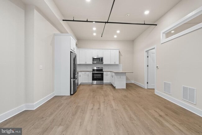 Building Photo - 30 W Broad St Unit SUITE 4