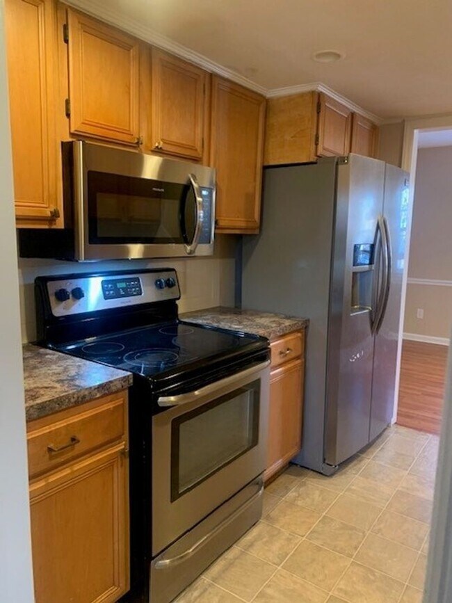 Photo - Large 3 Bedroom 2.5 Bath Townhome in Prime Location