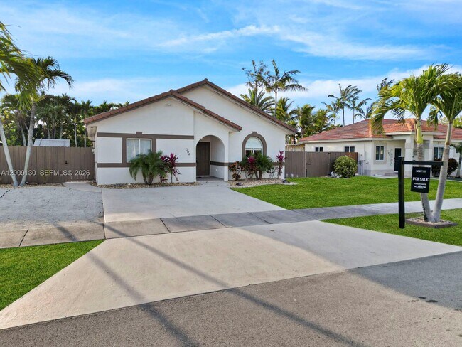 Building Photo - 704 SE 14th Pl