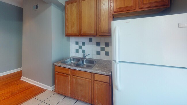 Photo - 8301 S Green St