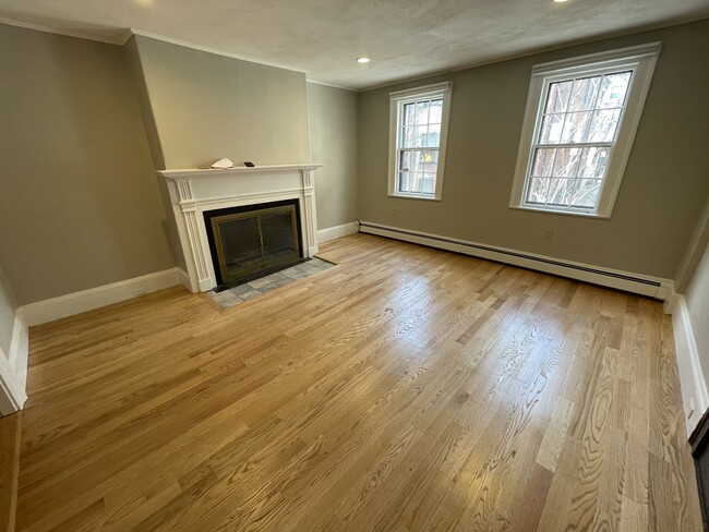 Building Photo - 26 Fayette St Rental