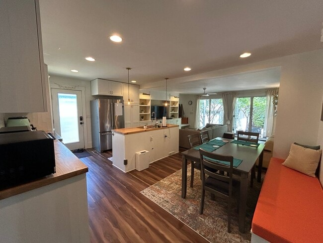 Photo - Gorgeous updated furnished cottage!