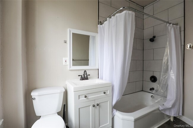 Photo - 141 St James St Unit 4c