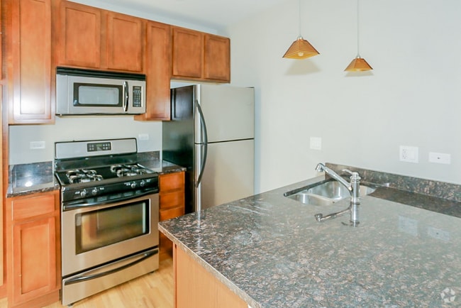 Building Photo - 3810 N Marshfield Ave Unit 1 Rental