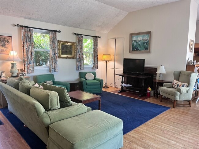 Photo - 16 N Great Hill Dr