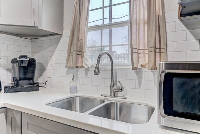 Building Photo - 2720 Truxillo St Unit 1