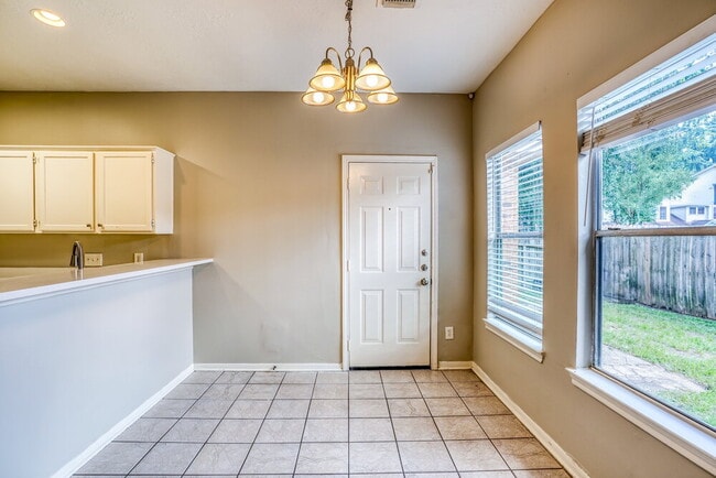 Photo - 6615 Bluebottle Ln