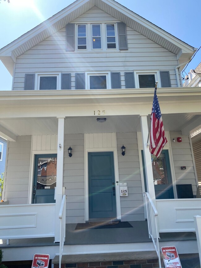 Photo - 125 W High St