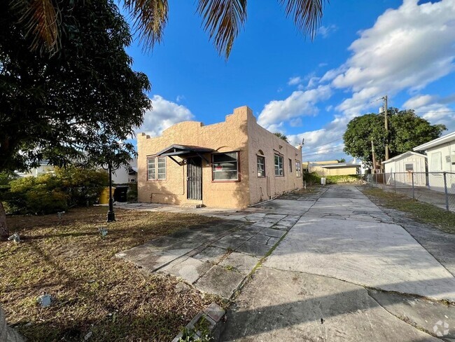 Building Photo - 419 Barnett St Rental