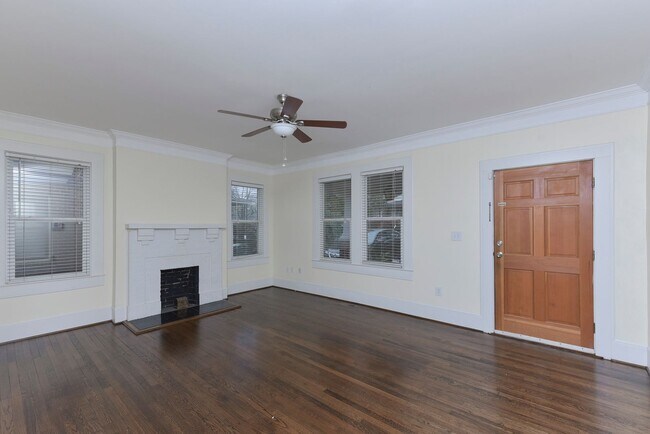 Photo - 2204 College St