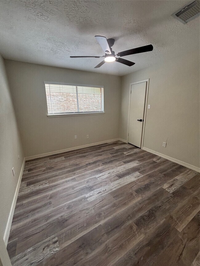 Building Photo - 22707 Cranberry Trail
