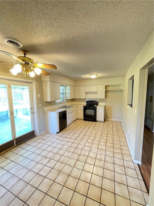Photo - 3102 Scott Ln