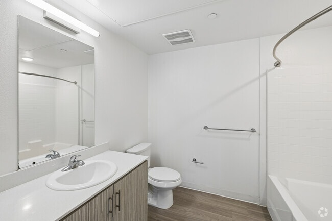 3BR, 2BA - 1,100SF - Bathroom