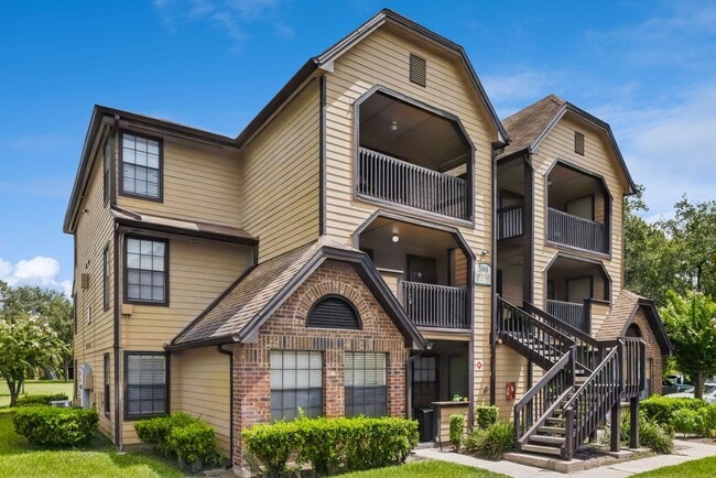 Photo - 380 Lakepointe Dr Unit 201