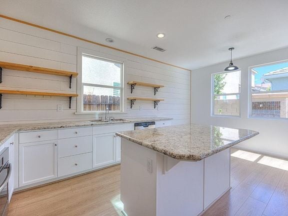 Photo - Clean and Spacious 3 Bedroom 2.5 Bathroom Home