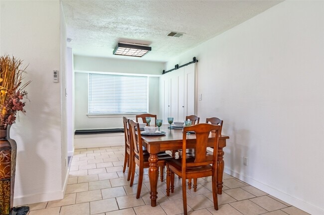 Building Photo - 4855 Sulley Dr