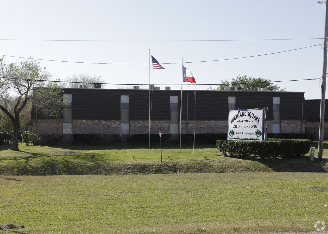 Highland Square - Highland Square Apartments