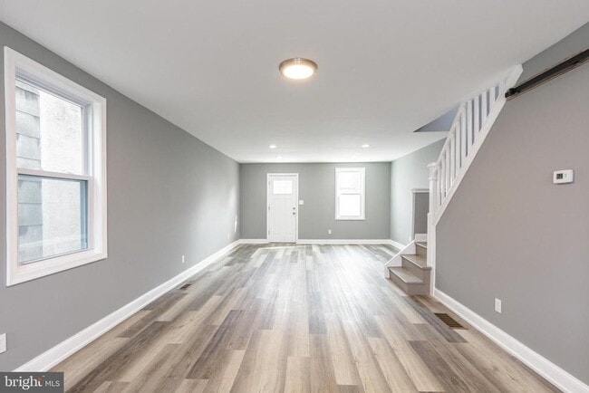 Photo - 454 Old Elm St