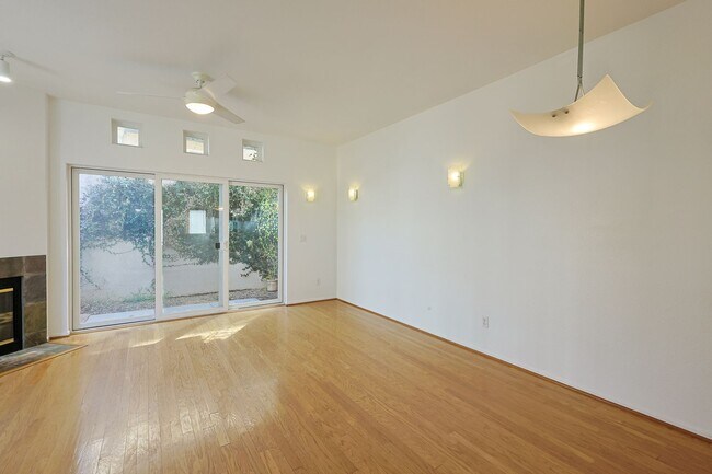 Photo - 3 Bed / 2.5 Bath Condo – Walk to Balboa Park!