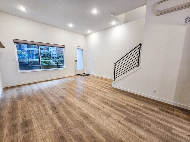 Photo - 2425 S Plum St