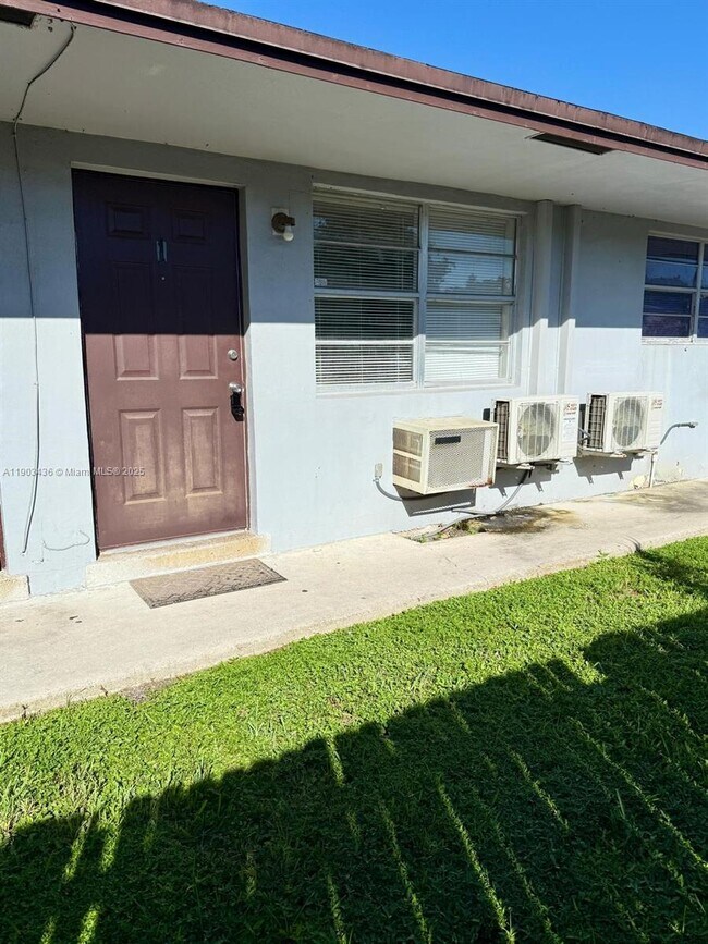 Photo - 3980 SW 51st St Unidad 1