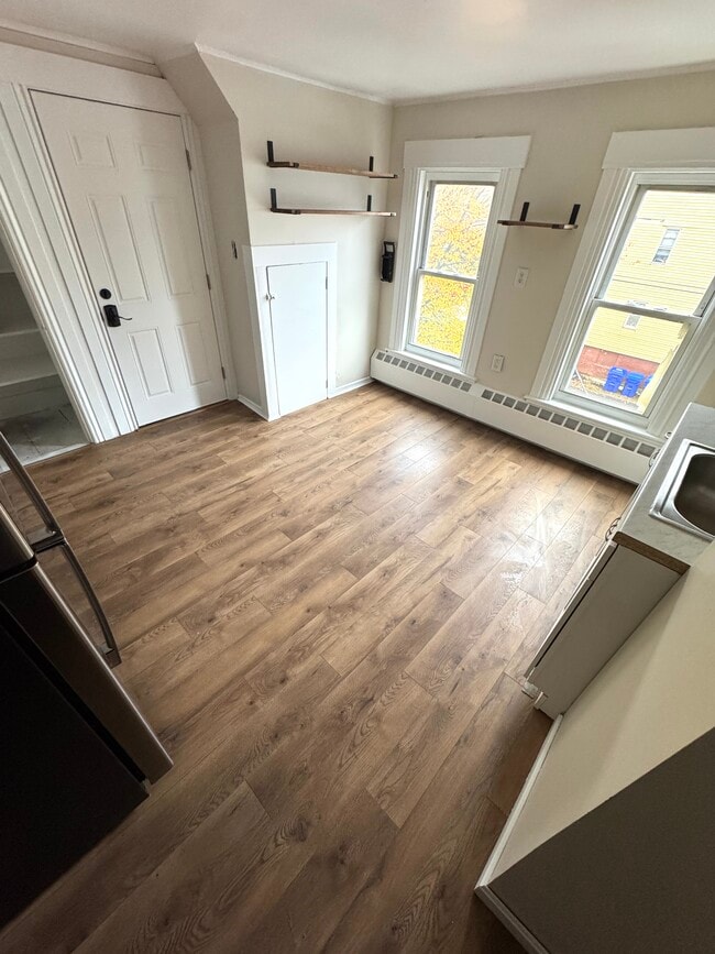 Photo - 180 Notre Dame Ave Unit #3