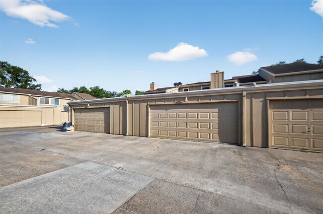 Building Photo - 11504 Village Pl Dr Unit 107 Rental