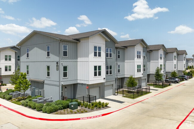 Building Photo - Alta Westinghouse Townhomes