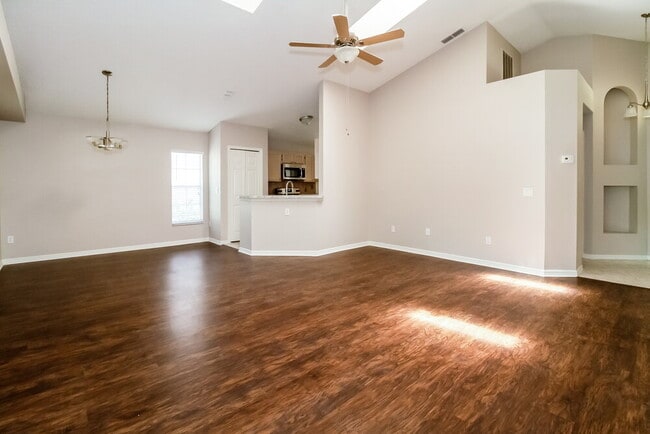 Photo - 996 Maple Ct