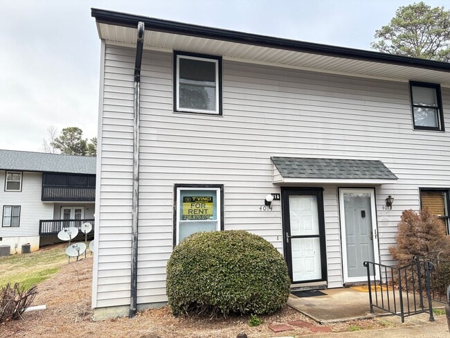 Building Photo - MOVE IN SPECIAL: 2 Bedroom, 1.5 Bathroom Condo in Winston-Salem!