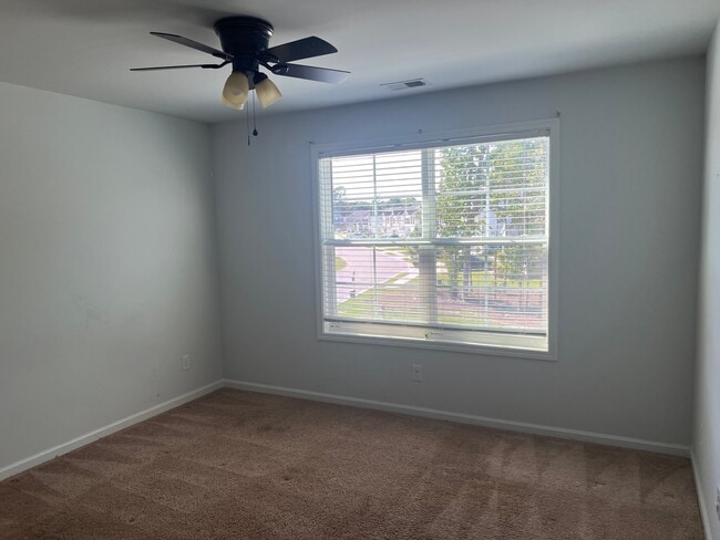 Photo - 214 Great Bend Dr