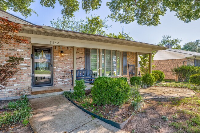 Photo - 7842 El Pensador Dr