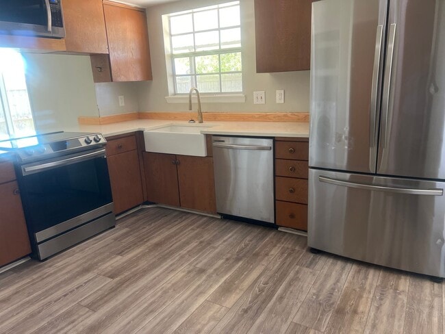 Photo - 2101 Peach St