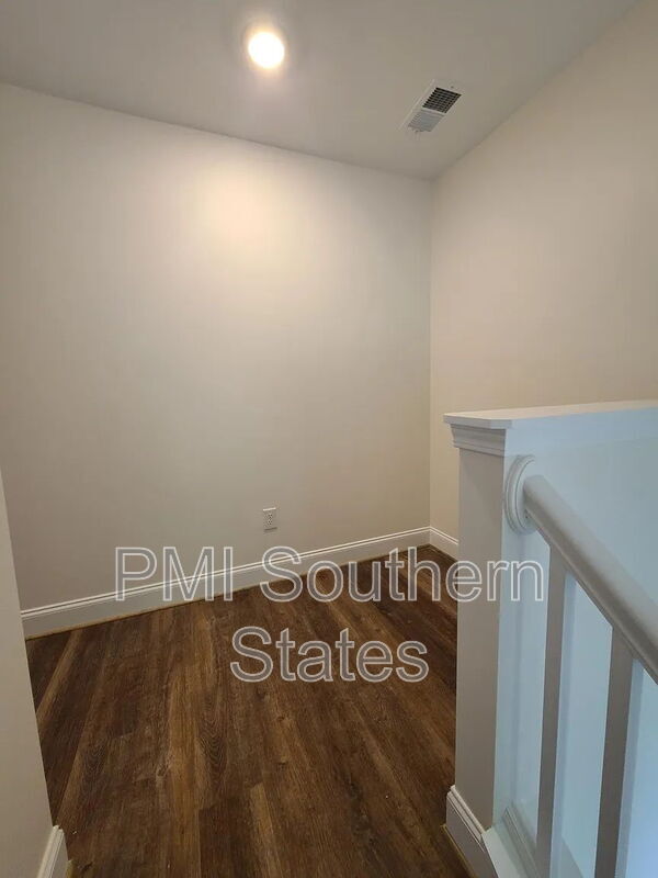Photo - 305 Clarus Crk Wy