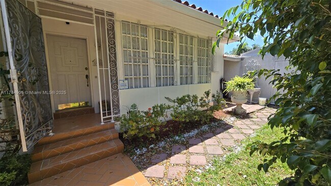 Photo - 1901 SW 2nd Ave