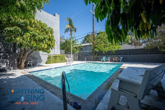 Photo - 14200 Victory Blvd Unit 217