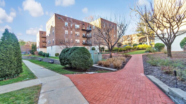 Photo - Knightsbridge Gardens